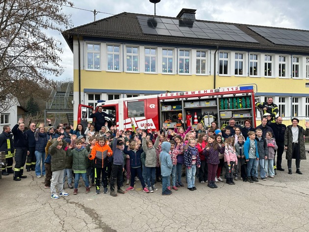 FW-OE: Tag der Feuerwehr an der St. Katharina Grundschule Heinsberg