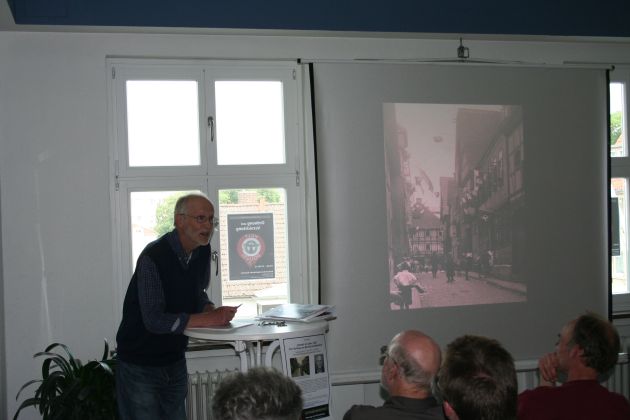 POL-HM: Historiker Bernhard Gelderblom hält Vortrag bei der Polizei