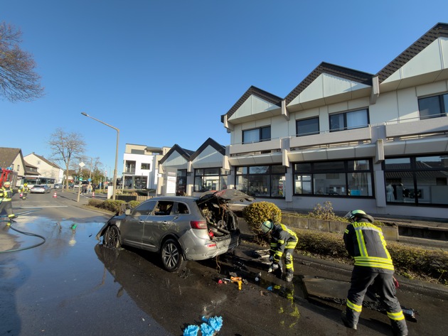FW K&ouml;nigswinter: PKW-Brand in K&ouml;nigswinter - Ittenbach