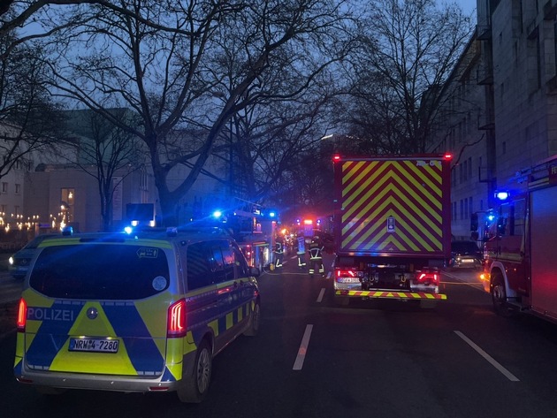 FW-DO: Unbekannter Gasgeruch in einem Bürogebäude am Wall / Hiltropwall mehr als 2 Stunden voll gesperrt.