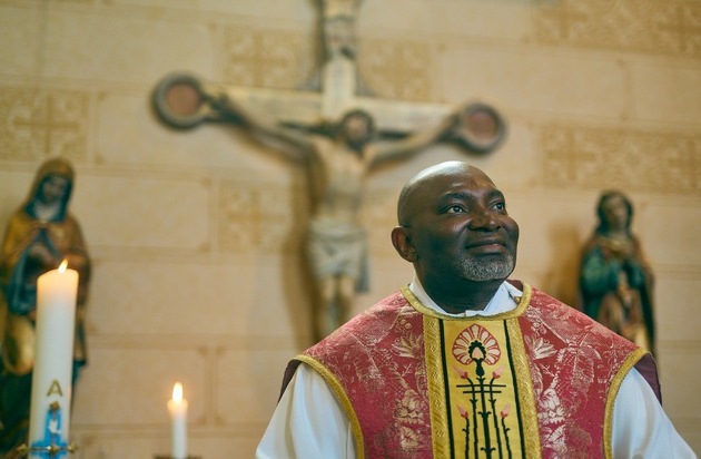 "Kirche ohne Rassismus": Doku und Gottesdienst an Pfingsten im ZDF