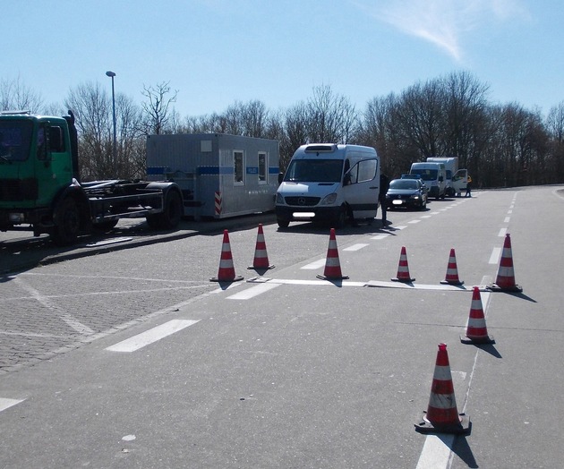 POL-CUX: Diverse Verstöße und Straftaten bei Großkontrolle auf A 27 aufgedeckt