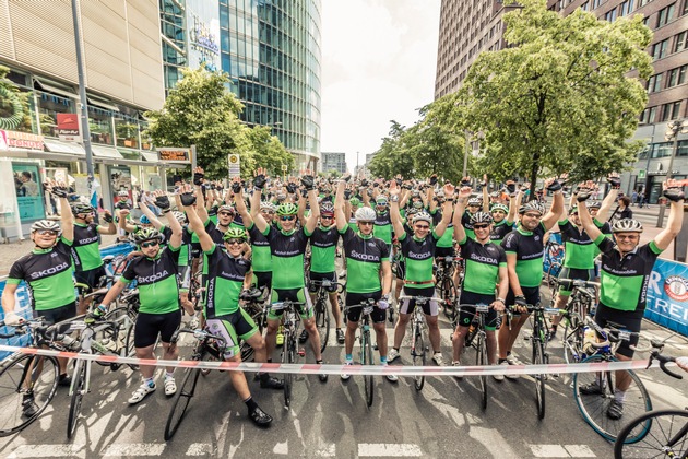 Radsport-Highlight: SKODA ist Hauptsponsor und Fahrzeugpartner des Velothon Berlin (FOTO)