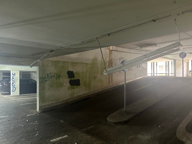 POL-PDWIL: Erneute Sachbeschädigung im Parkhaus Teichstraße / Monthermeerstraße