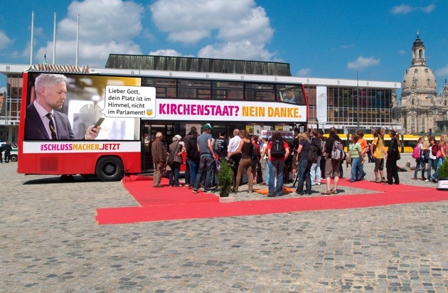 Giordano Bruno Stiftung: "Die Buskampagne kommt genau zum richtigen Zeitpunkt!" / Der Unmut über die "Kirchenrepublik Deutschland" wächst