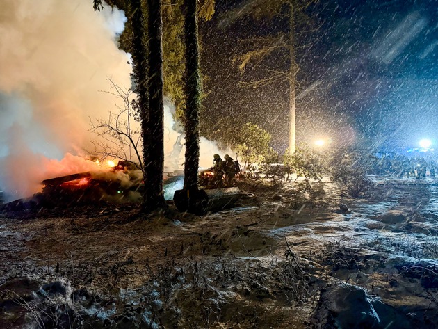 FW Osterholz-Scharm.: Geb&auml;udebrand in Teufelsmoor