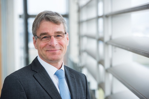 Oliver Ambacher passes management of Fraunhofer IAF to Rüdiger Quay