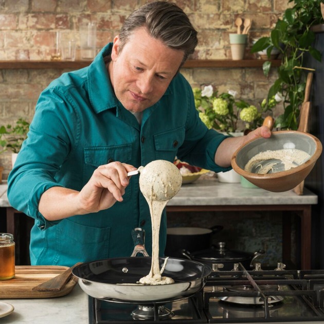 Die neue Jamie Oliver by Tefal Smart Cook Edelstahl-Keramikpfanne setzt neue Standards in der Alltagsk&uuml;che