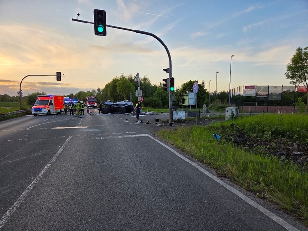 FW Datteln: schwerer Verkehrsunfall auf dem Landwehrring fordert eine verletzte Person
