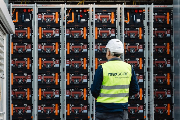 Erster netzdienlicher Speicher: MaxSolar und Entrix schlie&szlig;en eine Kooperation zur Vermarktung und Optimierung des innovativen BESS-Systems