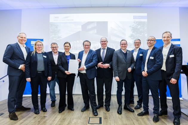 Bewilligungsbescheid über 11,5 Millionen Euro übergeben: FutureWaterCampus bündelt Wasserforschung