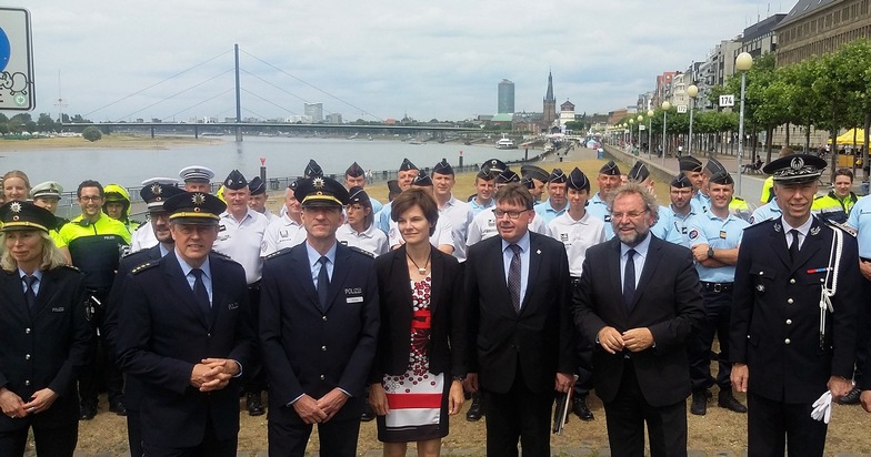 POL-D: Bilder zum heutigen Termin - Polizeipräsident begrüßt Polizisten aus Frankreich