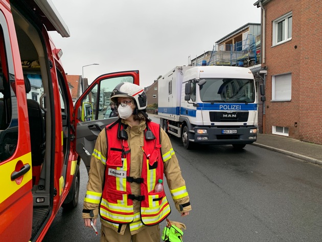 FW Ratingen: Feuerwehreinsatz wegen gefährlicher Chemikalie