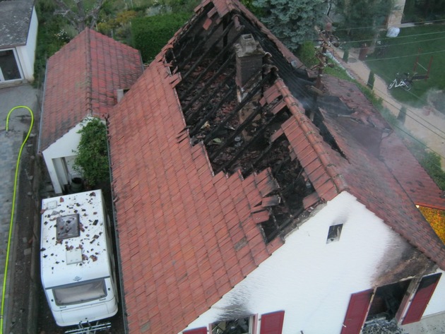 POL-PDNW: Ortsteil Hambach - Wohnhausbrand in einem Einfamilienhaus