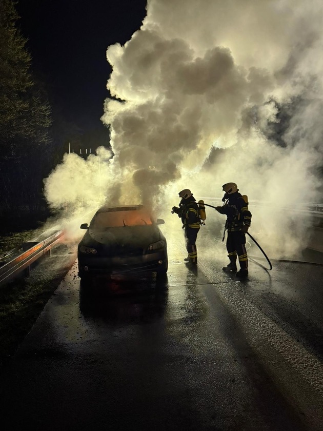 FW-EN: PKW-Brand auf Autobahn