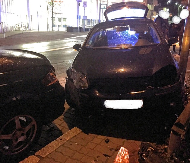 POL-PPWP: Kaiserslautern: Unfall mit Domino-Effekt