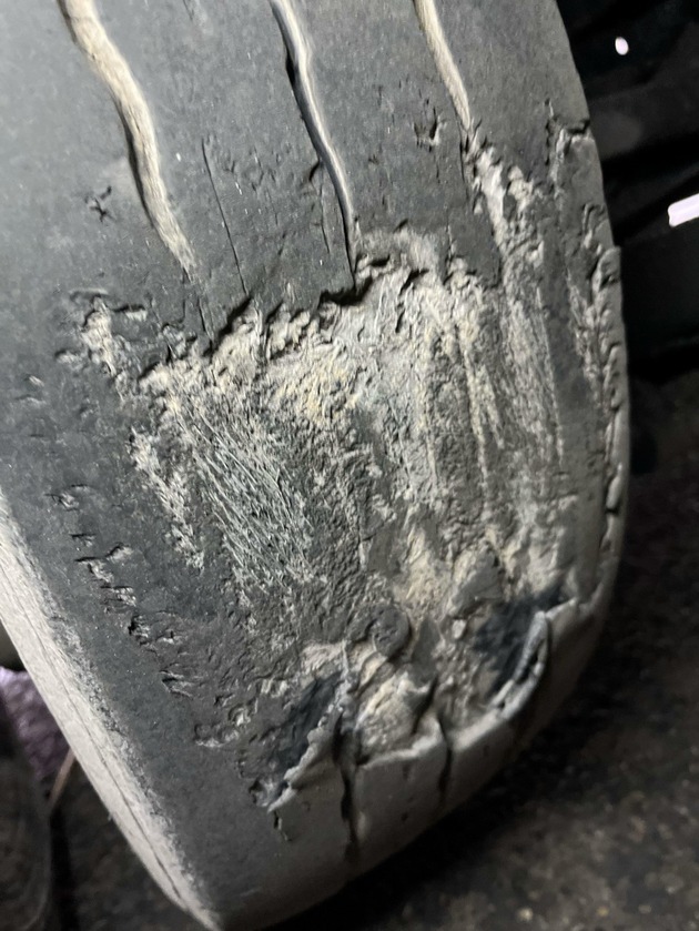 POL-DN: Mit vorschriftswidriger Beladung und technischen M&auml;ngeln gestoppt