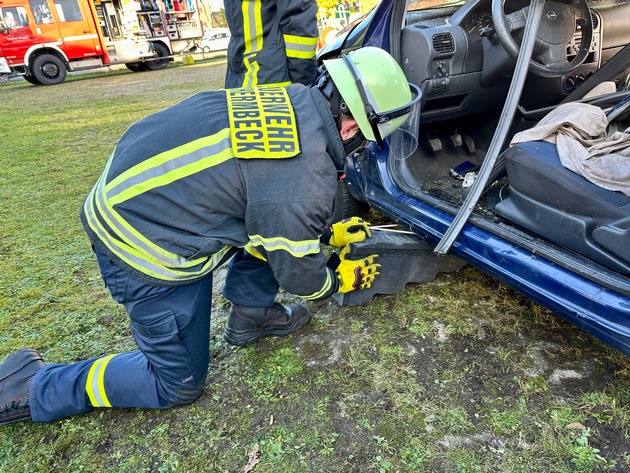 FW Hünxe: Erfolgreicher Abschluss der Grundausbildung - 33 neue Einsatzkräfte für die Feuerwehren Hünxe und Schermbeck