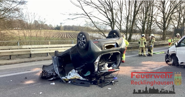 FW-RE: Schwerer Verkehrsunfall auf der BAB 43 - vier Verletzte, davon eine Person mit lebensbedrohlichen Verletzungen