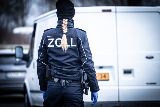 HZA-OL: ZOLL: Kokain auf Tasche im Taxi
