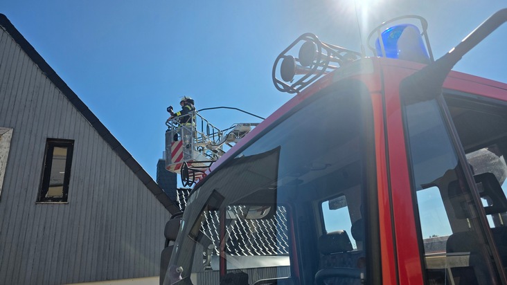 FW Celle: Feuer im Dachstuhl eines Wohnhauses