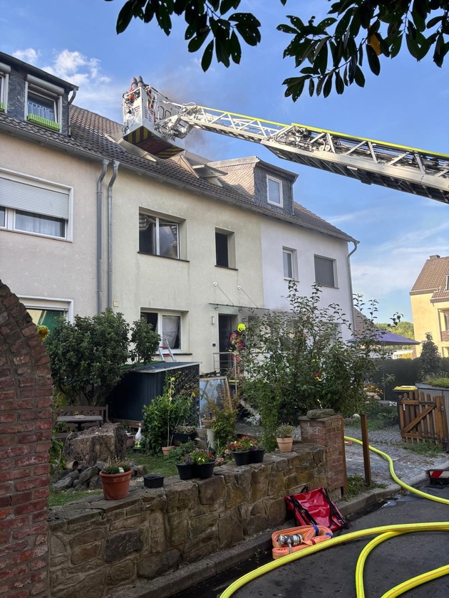 FW-Velbert: Wohnungsbrand auf dem Geranienweg