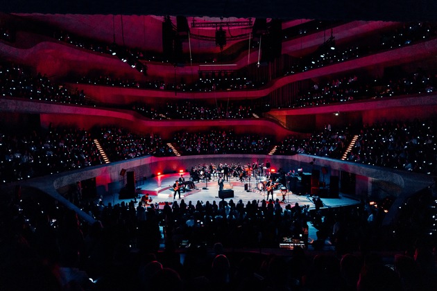 So nachhaltig war Channel Aid - live in Concert by JBL mit Wincent Weiss in der Hamburger Elbphilharmonie / Konzert- und Streaming-Event mit Zeichen für Nachhaltigkeit und Klimaschutz