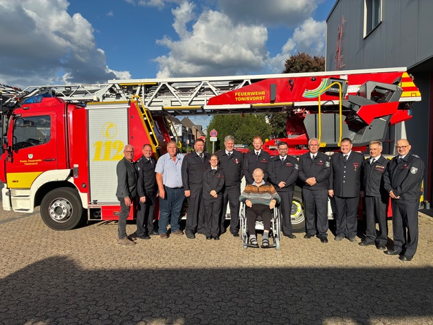 FW Tönisvorst: Feuerwehr Tönisvorst ehrt langjährige Mitglieder - Zwei Tage voller Dank und Anerkennung