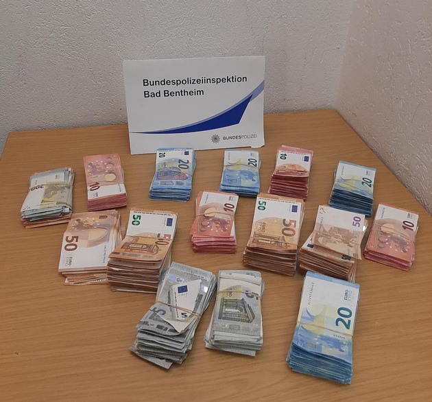 BPOL-BadBentheim: Rund 31.000 Euro im Innenfutter der Jacke versteckt / Verdacht der Geldwäsche