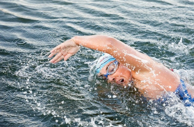 Erneuter Erfolg für Extremschwimmerin in Australien / Nathalie Pohl triumphiert mit beeindruckender Leistung beim "Derwent River Big Swim"