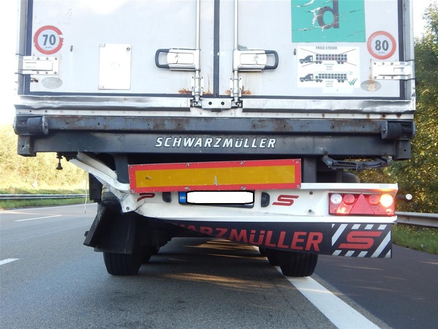 POL-VDKO: Verkehrsunfall mit drei leichtverletzten Personen.