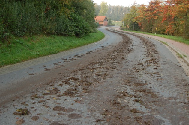 POL-STH: Gefahr durch Straßenverschmutzung ! Warnung der Polizei an alle Verkehrsteilnehmer