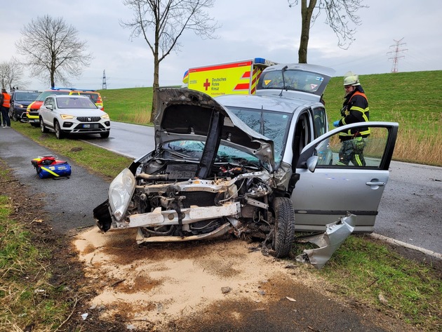 POL-STD: 63-jähriger Autofahrer bei Unfall im Alten Land schwer verletzt