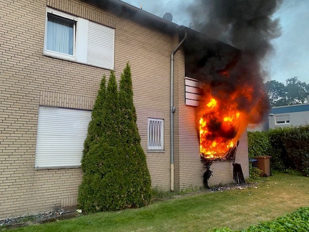 FW-MH: Brand eines Einfamilienhauses in Mülheim Styrum