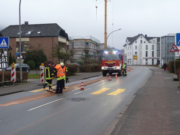 FW-DT: Mehrere Ölspuren