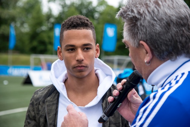 Anstoß zum GAZPROM Fan Cup auf Schalke