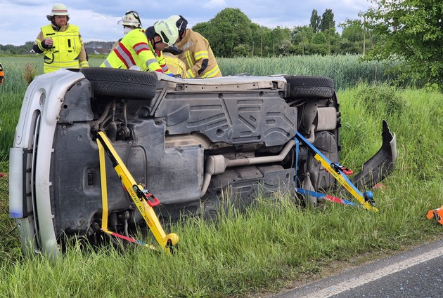 FW Xanten: Feuerwehr Xanten bei zwei Verkehrsunfällen im Einsatz