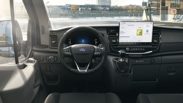 Ford Transit und E-Transit treten 2024 mit neuen digitalen Ford Pro-Funktionen und höherer Leistungsfähigkeit an