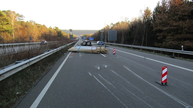POL-PDKL: A62/Ramstein-Miesenbach, Anhänger kippt um
