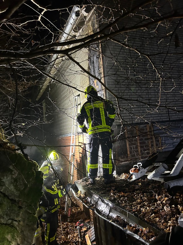 FW-EN: Zwei parallele Brandeinsätze für die Feuerwehr Schwelm