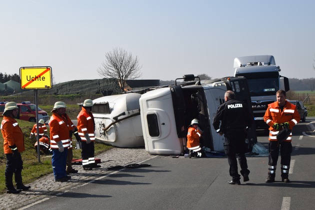 POL-NI: Gülle-Transporter umgekippt - Fahrzeugführer verletzt