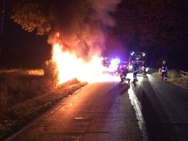 FW Lügde: Dienstag, 25 Oktober 2016, 7:22 Uhr, Höxter Stra0e zwischen Elbrinxen und Lügde, Bereich Blankenburg.