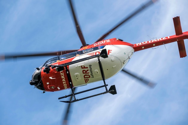 DRF Luftrettung im Einsatz beim FIS Skiweltcup Garmisch / Rot-wei&szlig;er Rettungshubschrauber f&uuml;r Notf&auml;lle auf der Kandahar