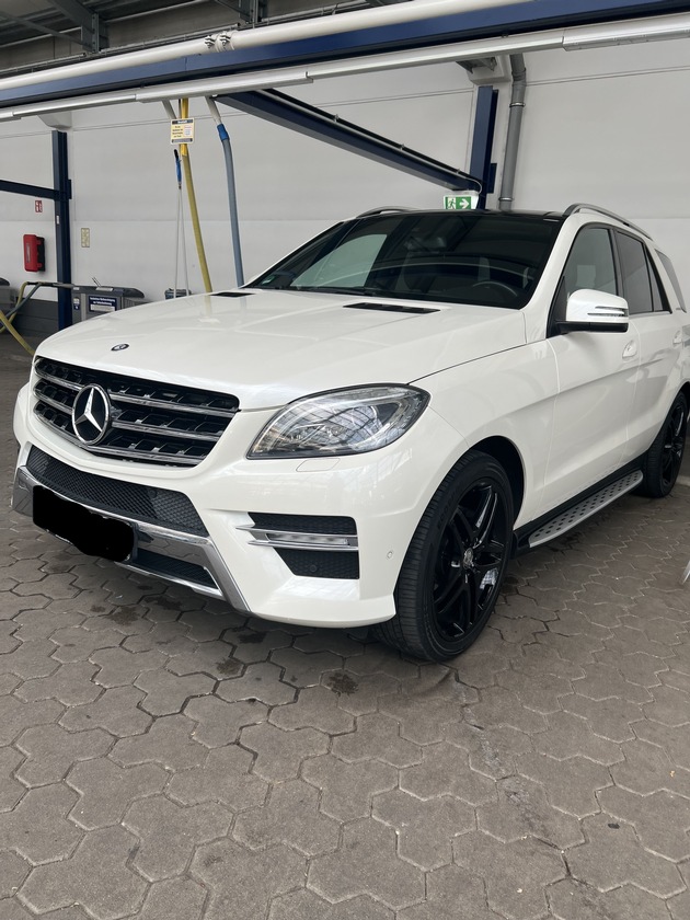 POL-H: Zeugen gesucht: Wei&szlig;er Mercedes-Benz in Hannover-Badenstedt entwendet