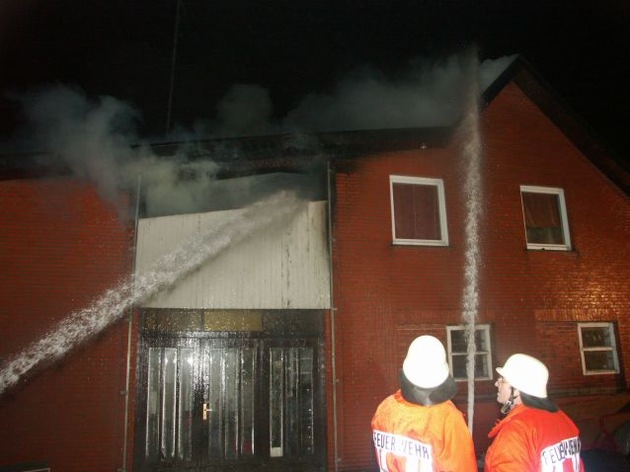 POL-NI: Wohnhaus nach Brand voellig zerstoert - Bilder im Download -