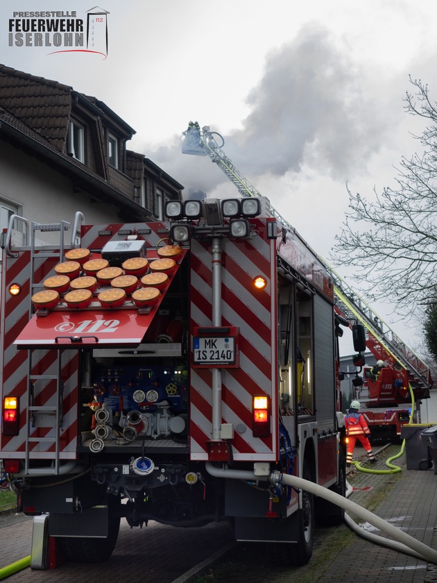 FW-MK: Kaminbrand griff auf Dachstuhl über