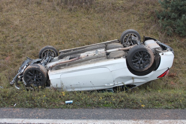 POL-PDKL: A63/Sembach, Zu schnell auf nasser Fahrbahn, Pkw überschlägt sich