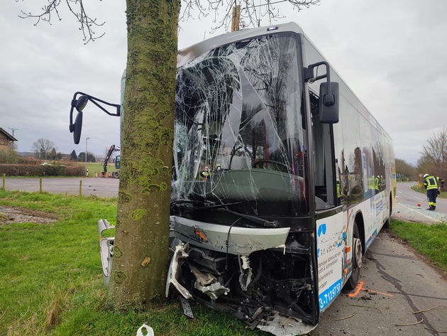 FW-KLE: Verkehrsunfall mit Linienbus