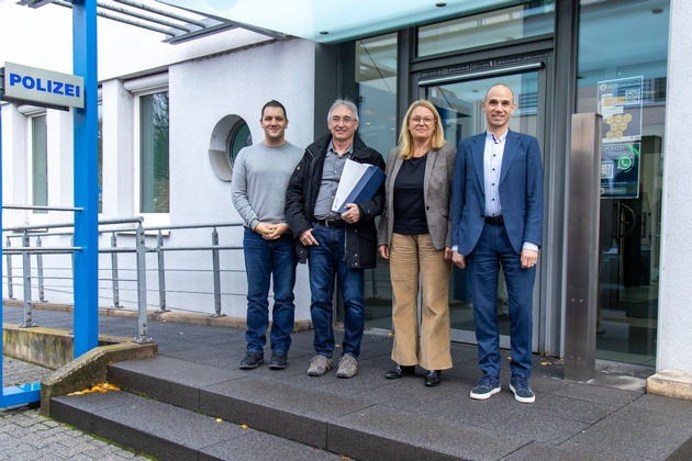 POL-PPTR: Zwei Polizeibeamte in den Ruhestand verabschiedet