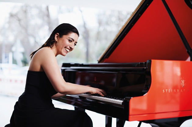 Schwetzinger SWR Festspiele stellen Festivalprogramm 2026 vor / Schwetzinger SWR Festspiele vom 24. April bis 23. Mai 2026 unter dem Motto "Haltung" / Programm ist online / Ticketvorverkauf ab 05.12.